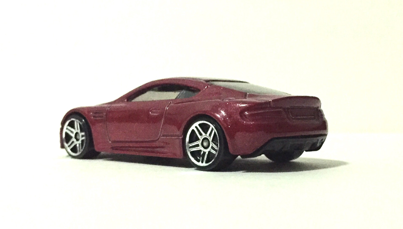 Illustration for article titled Thursday on the Thames - Aston Martin DBS by Hot Wheels